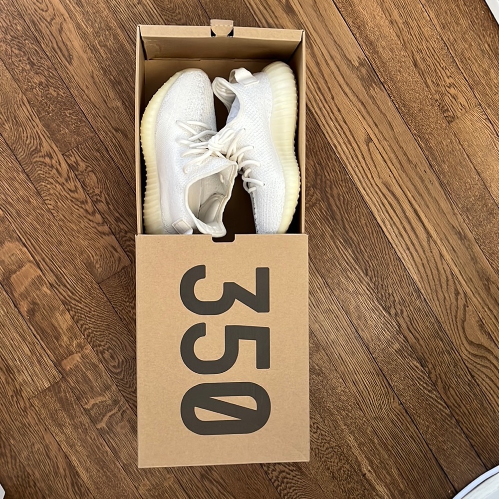 WHITE YEEZY BOOST 700